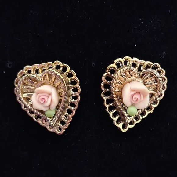 Vintage Porcelain Rose Hearts Earrings With Gold Tone Filigree Settings Pierced - Picture 4 of 11